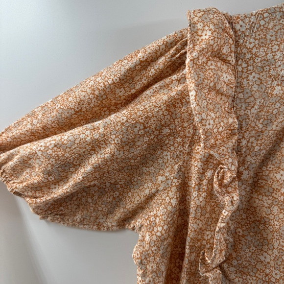 Universal Thread Orange Floral Ruffle Front Top Women’s Size Large - Picture 2 of 5